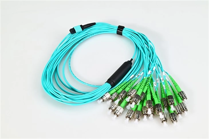 ফাইবার অপটিক প্যাচ কর্ড Mtp থেকে Fc Apc 24core Om3 3.0মিমি